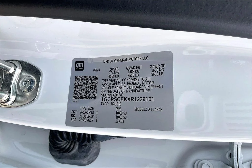 Used 2024 White Chevrolet LT image 16