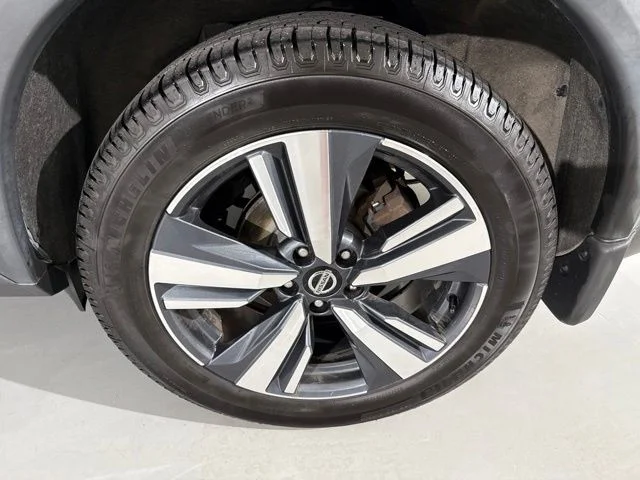 Used 2021 Gray Nissan SL image 7