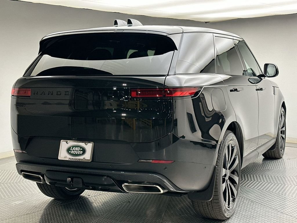 New 2026 Santorini Black Land Rover SE image 3