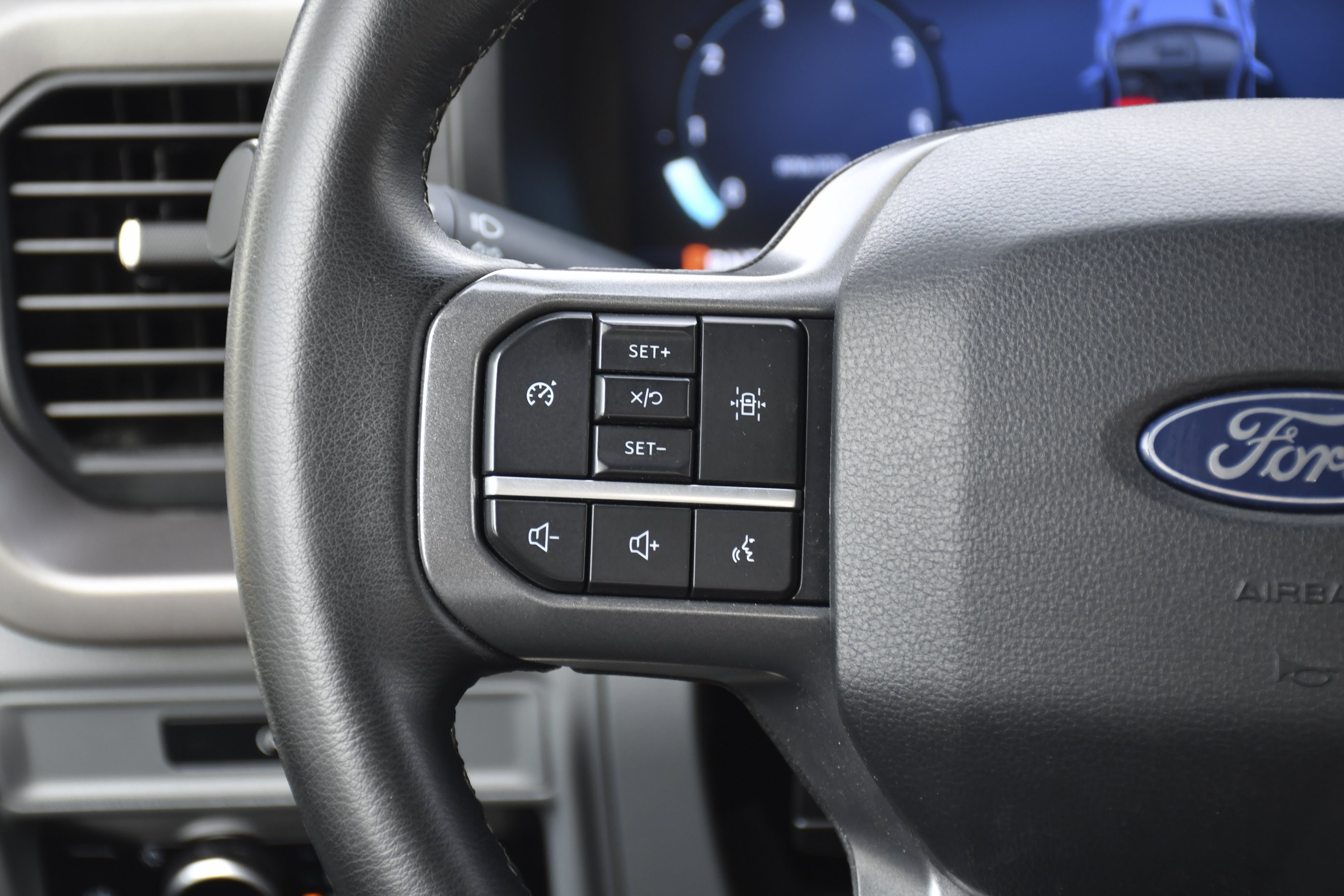 Used 2025 Black Metallic Ford XLT image 8