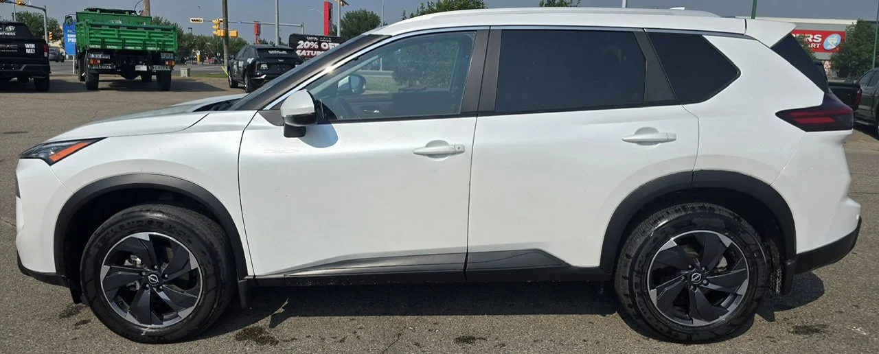 Used 2024 PEARL WHITE Nissan SV Moonroof AWD image 2