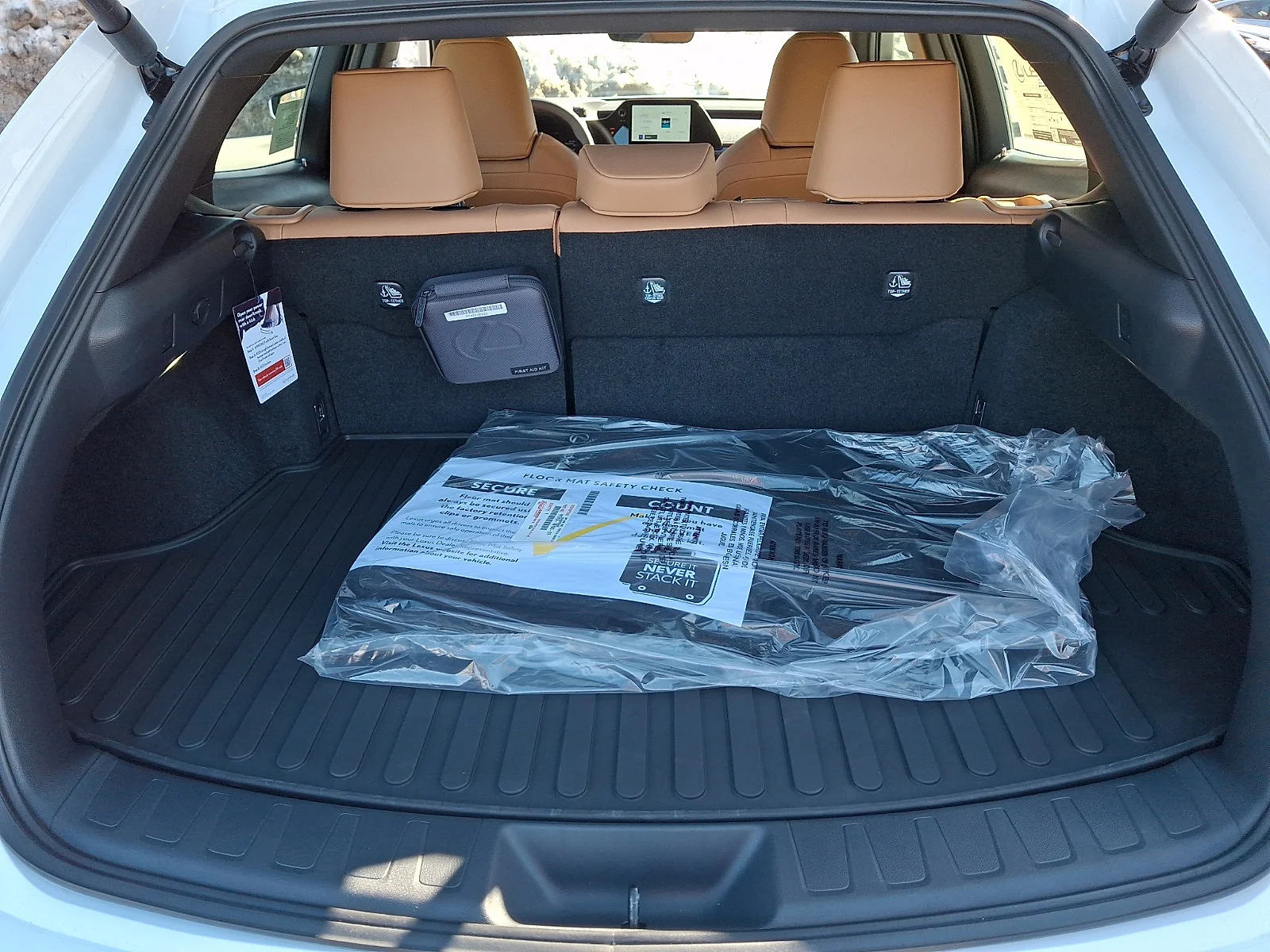 2026 Lexus UX Hybrid 300h Premium - Photo 14