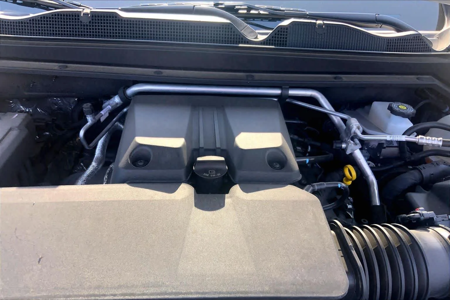 Used 2025 Glacier Metallic GMC Denali image 32