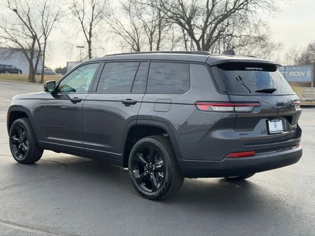 New 2025 Baltic Gray Metallic Clear-Coat Exterior Paint Jeep Limited image 5