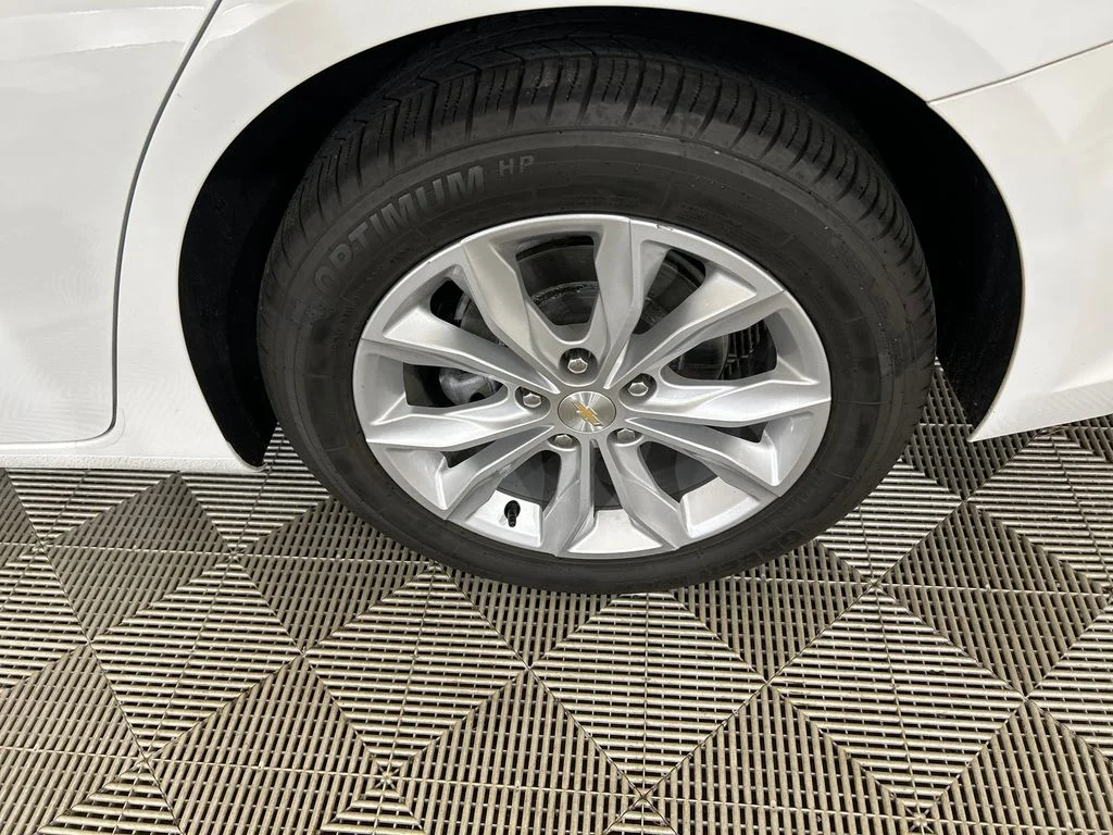 Used 2023 White Chevrolet LT image 10