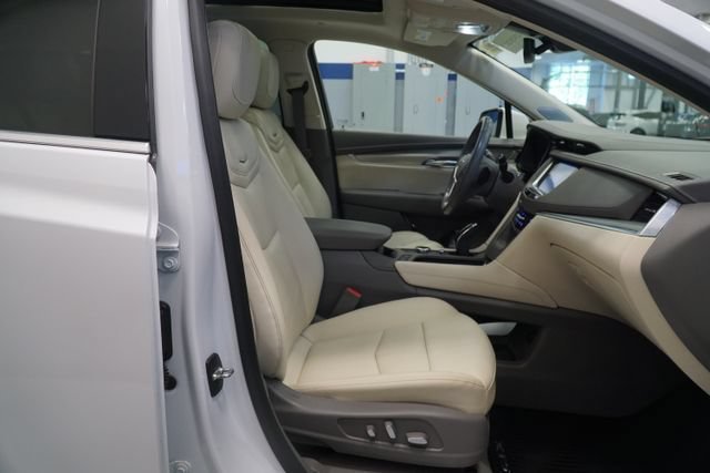 Certified Used 2023 Crystal White Tricoat Cadillac Premium Luxury image 18