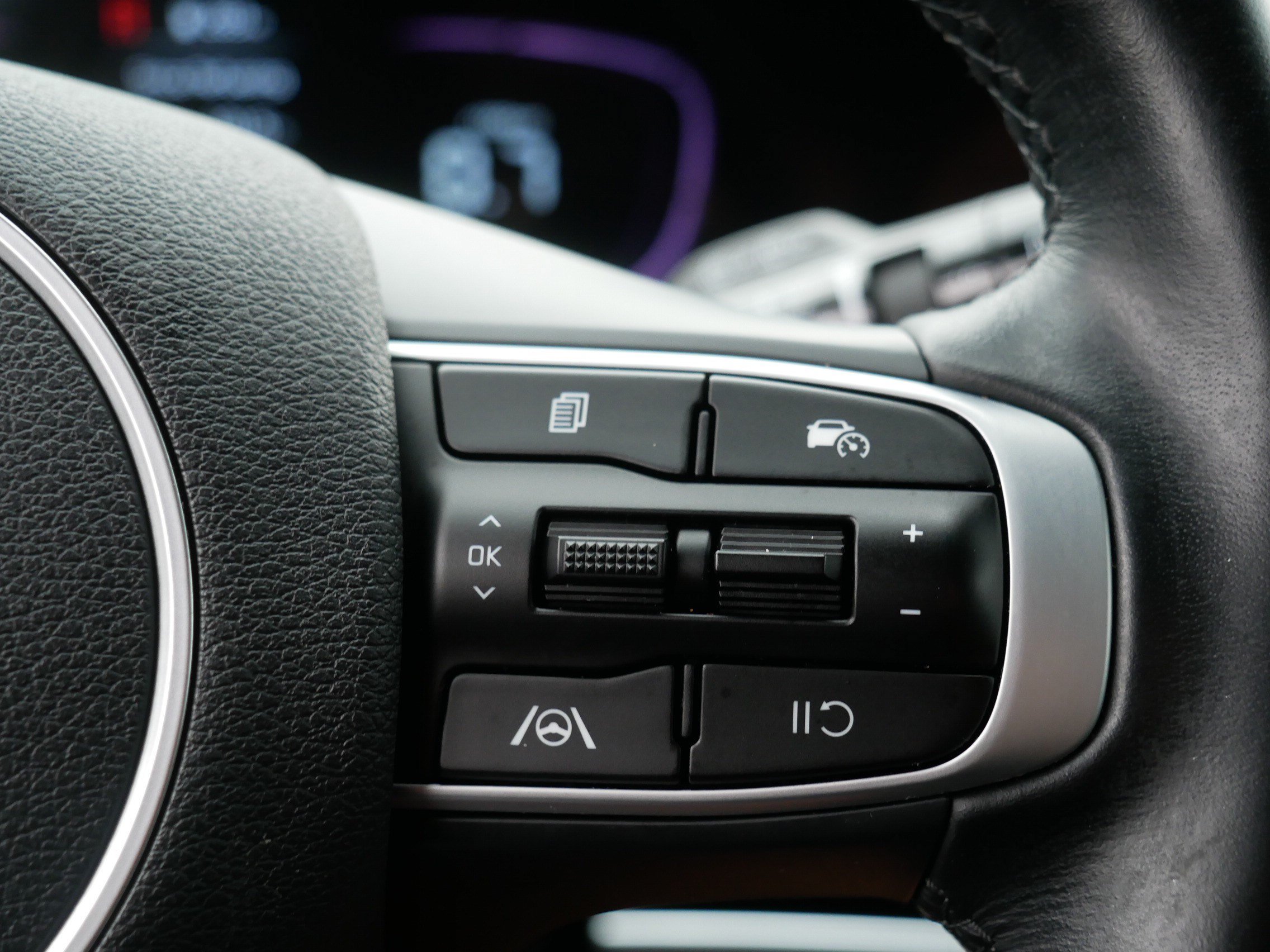 Used 2024 Glacial White Pearl Kia EX image 29