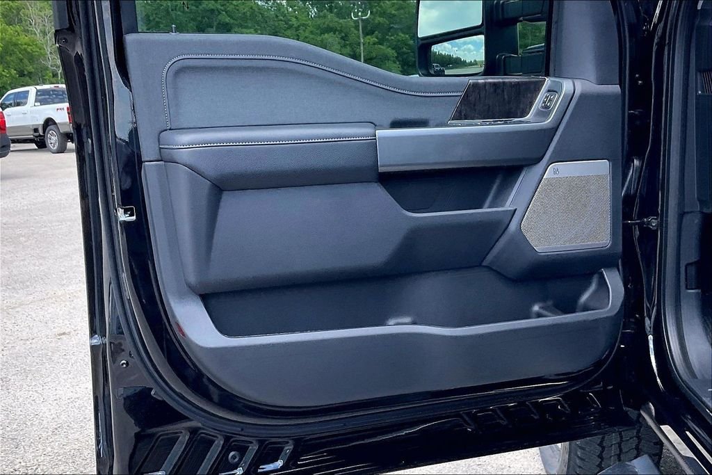 New 2026 Ford Super Duty F-250 Lariat 4D Crew Cab