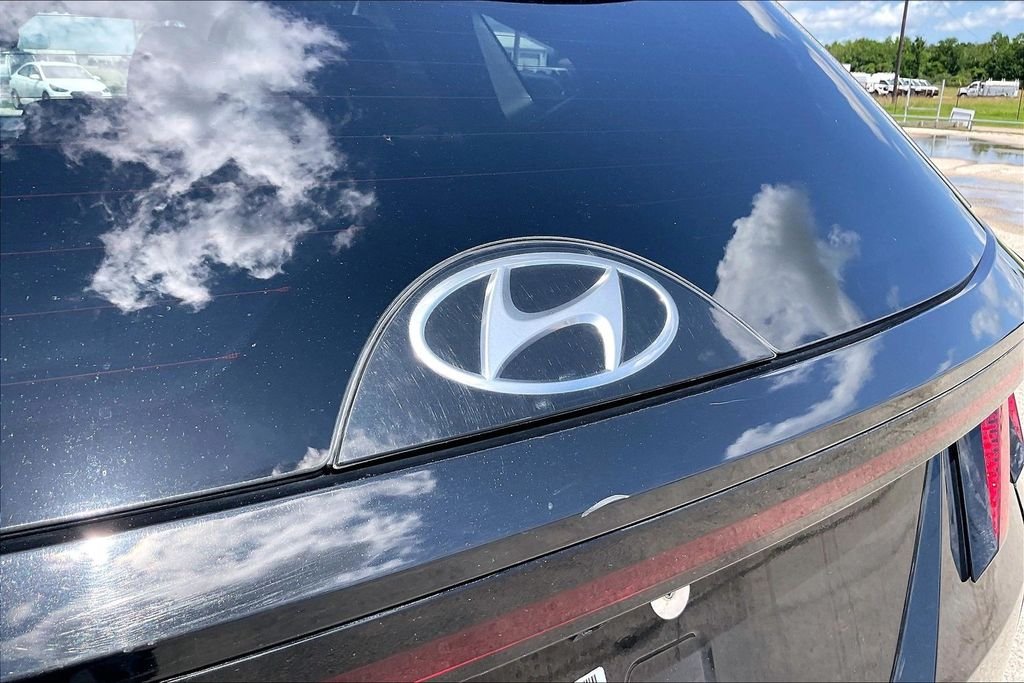 Used 2024 Black Hyundai SEL image 27