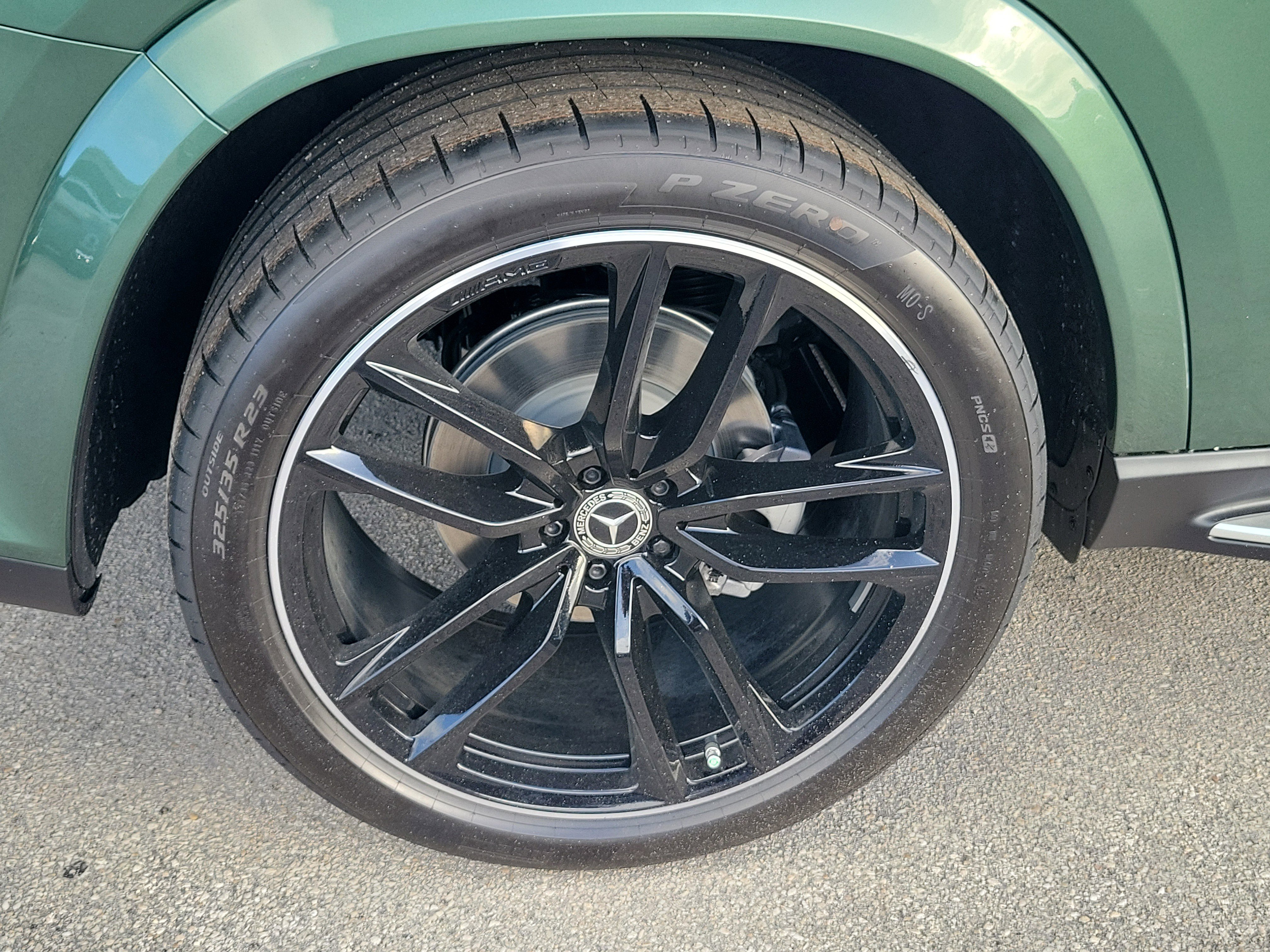 New 2026 MANUFAKTUR Ireland Mid Green Metallic Mercedes-Benz GLS 450 image 39
