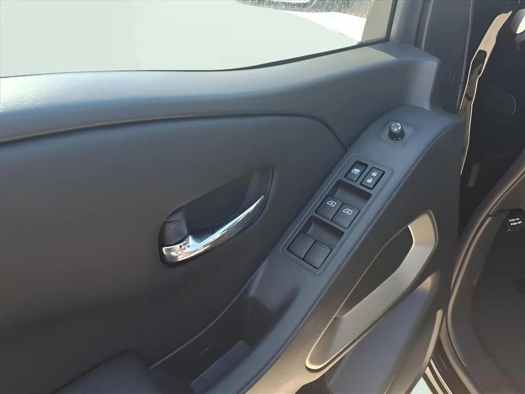 2026 Nissan Frontier SV - Photo 8