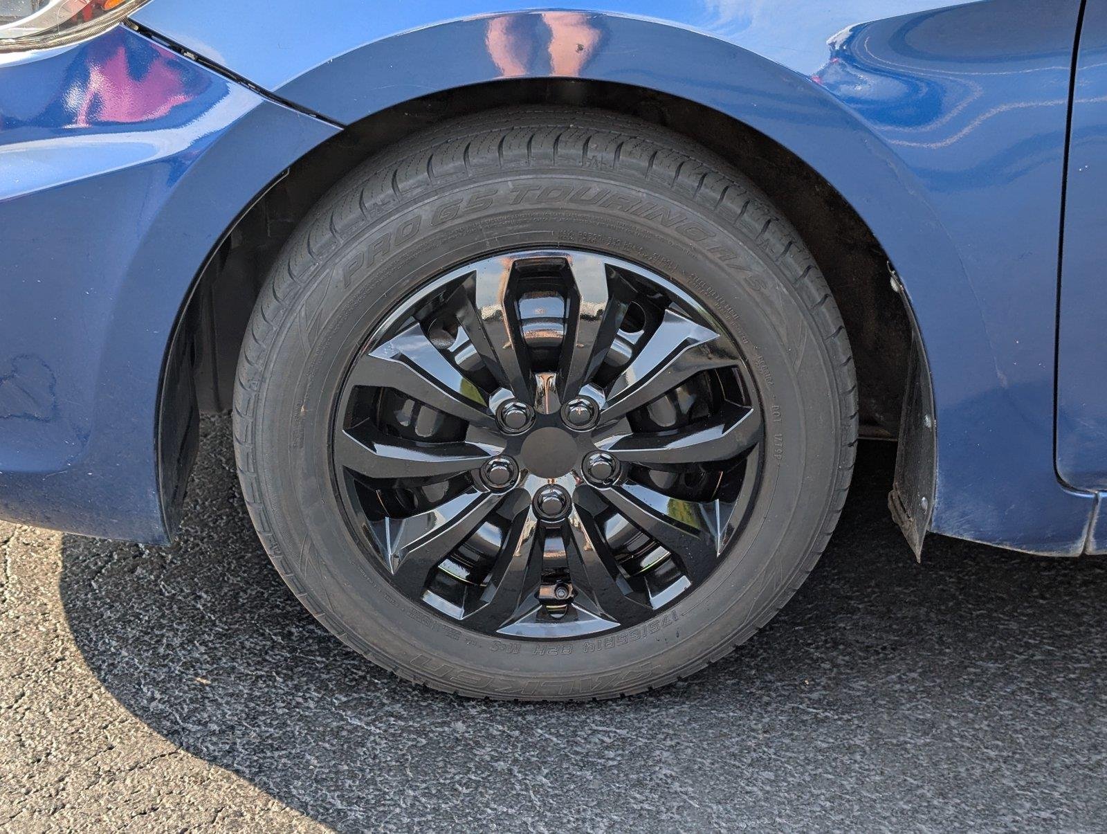 Used 2017 Pacific Blue Pearl Hyundai SE image 9