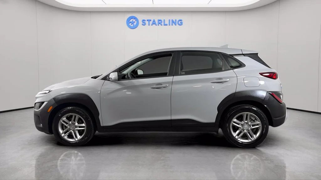 Used 2022 Silver Hyundai SE image 3