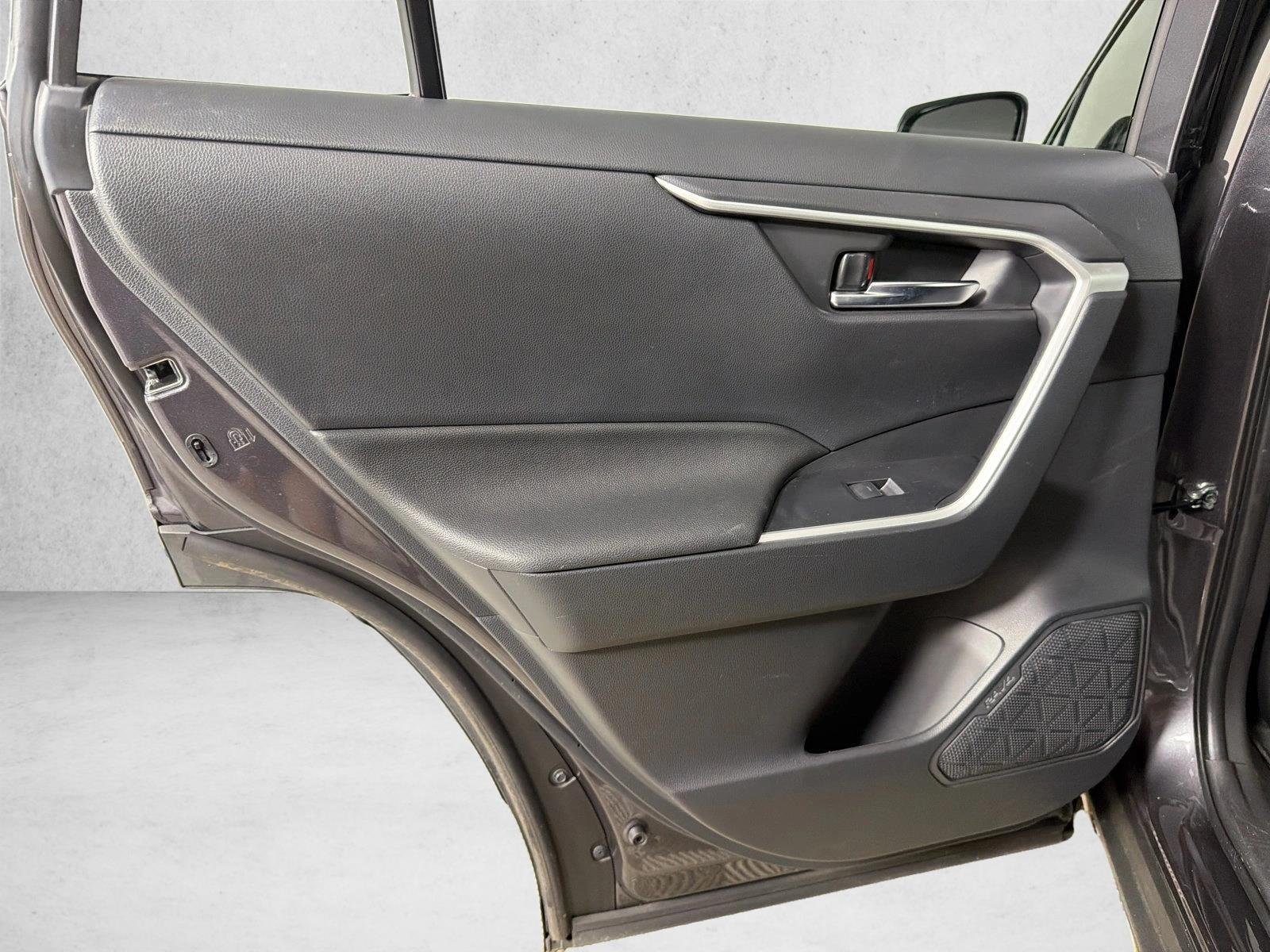 Certified Used 2025  Toyota XLE Premium image 23