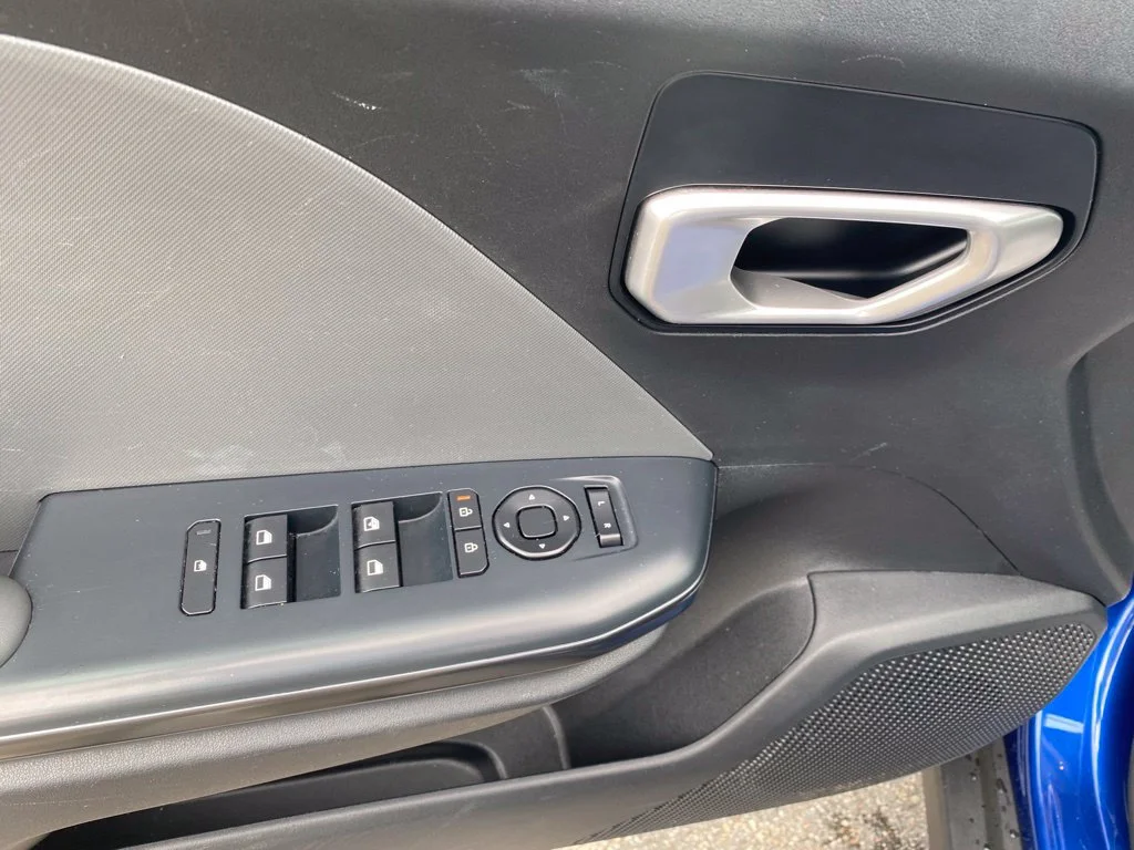 Used 2025  Kia LXS image 19