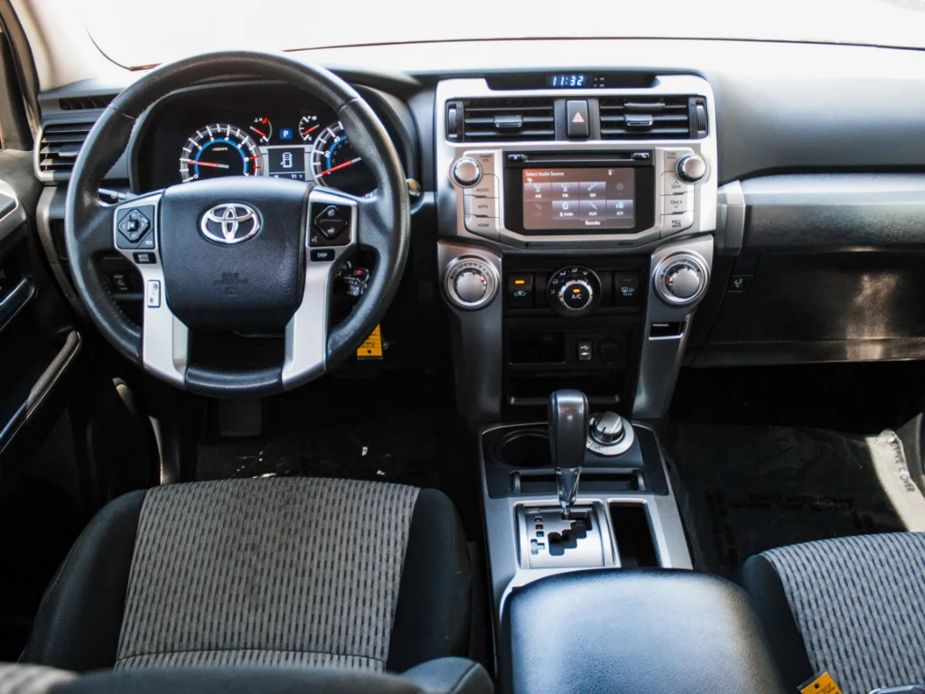 Used 2015 Classic Silver Metallic Toyota SR5 image 25