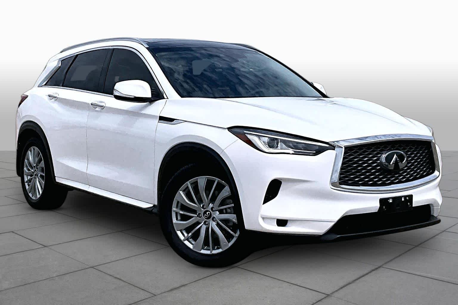 Used 2023 Lunar White INFINITI LUXE image 3