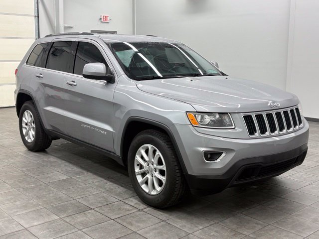 Used 2016 Silver Jeep Laredo image 1