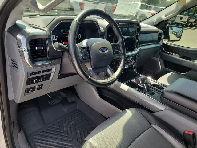 Used 2022 White Ford Lariat image 18