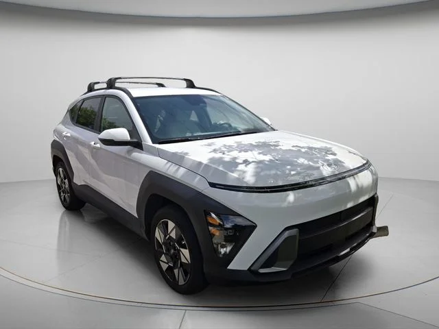 Used 2024 White Hyundai SEL image 4