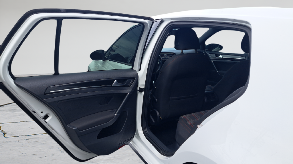 Used 2017  Volkswagen Sport image 19