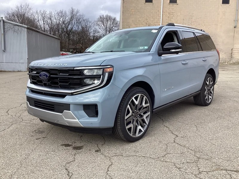 New 2026 Glacier Gray Metallic Tri-Coat Ford Platinum® image 4