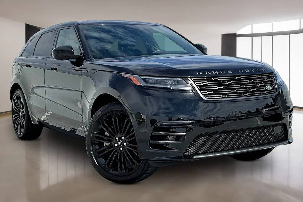 Used 2026  Land Rover Dynamic SE image 3