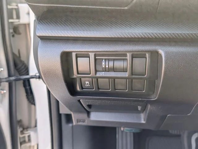Used 2017 White Subaru 2.0i image 29