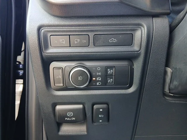 Used 2021  Ford Platinum image 22