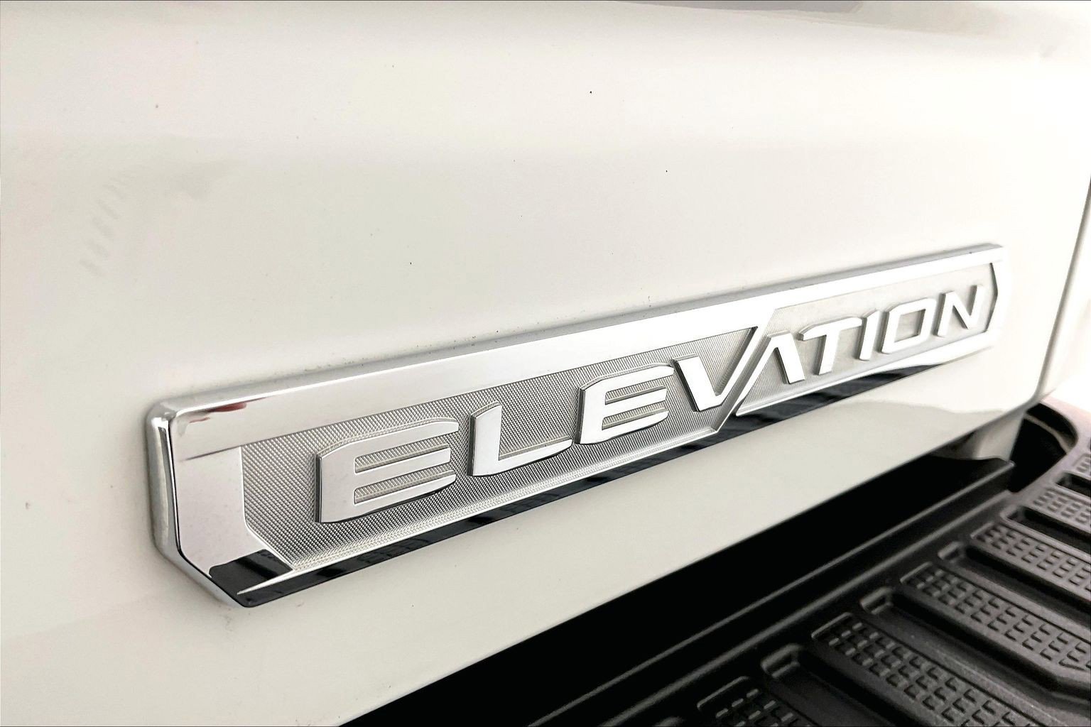 Used 2021 Summit White GMC Elevation image 7