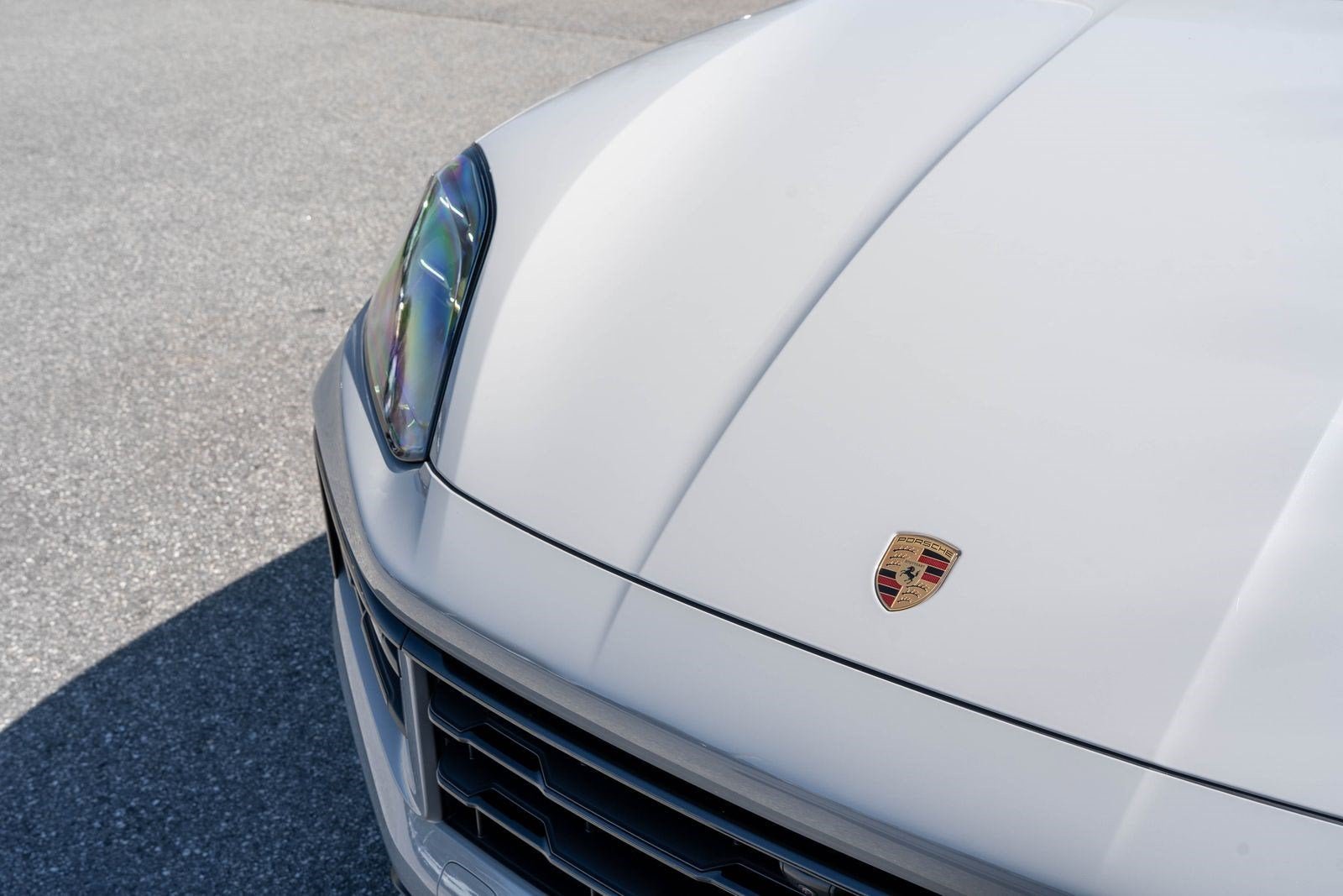 Used 2025 White Porsche S E-Hybrid Coupe image 18