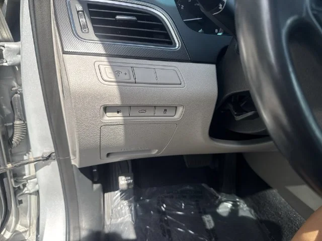 Used 2016 Silver Hyundai Sport image 24