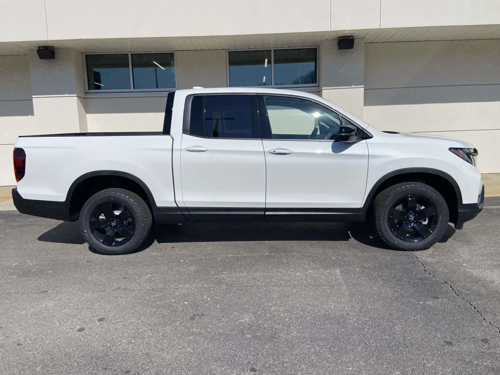 New 2026 PLATINUM WHITE PEARL Honda BLACK EDITION AWD image 2
