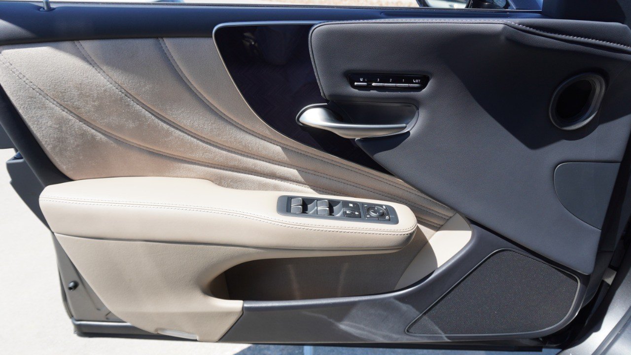 Certified Used 2022 Manganese Lexus LS 500 image 21