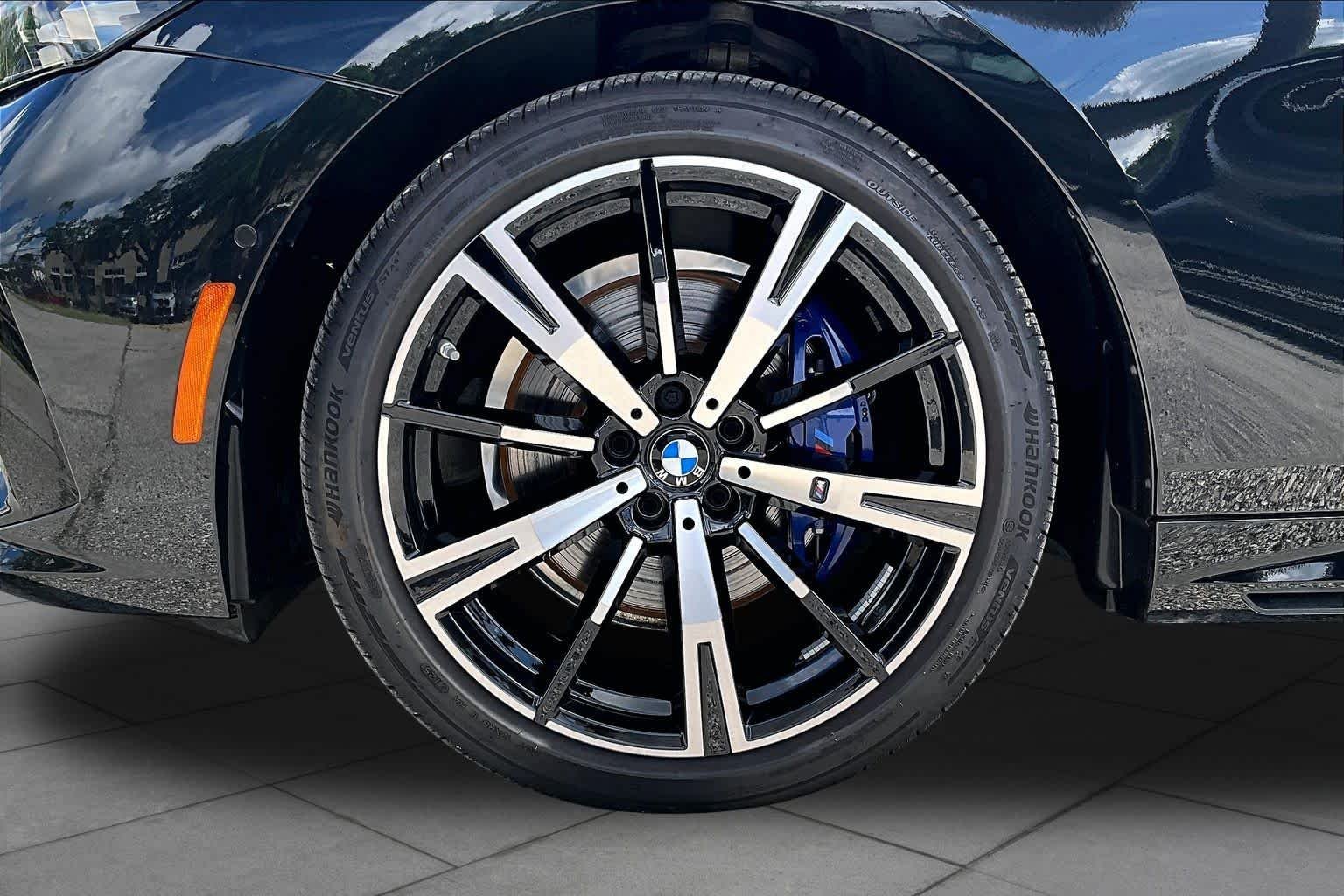 Used 2026 Black Sapphire Metallic BMW 530i image 10