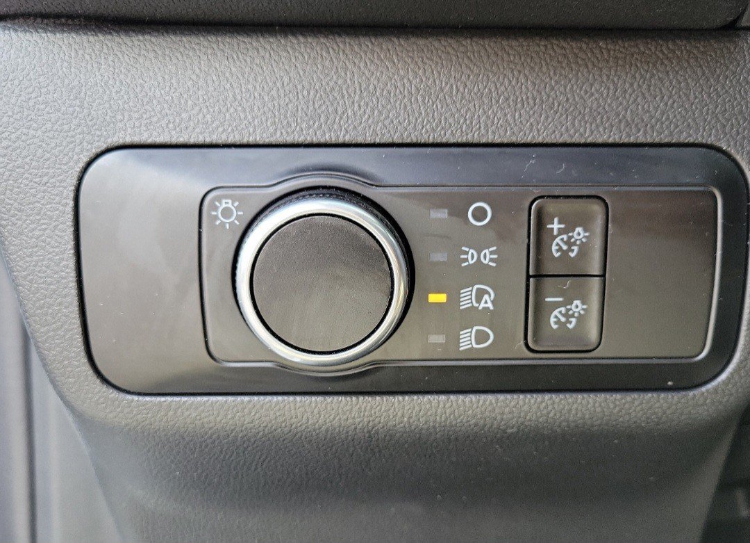 Used 2025 Oxford White Ford Active image 12