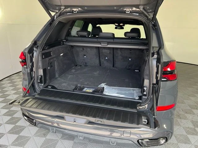 New 2026 Dravit Grey Metallic BMW sDrive40i image 32
