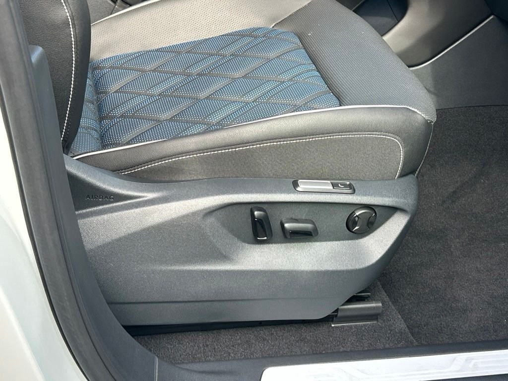 New 2026 White Volkswagen 2.0T SEL Premium R-Line image 40