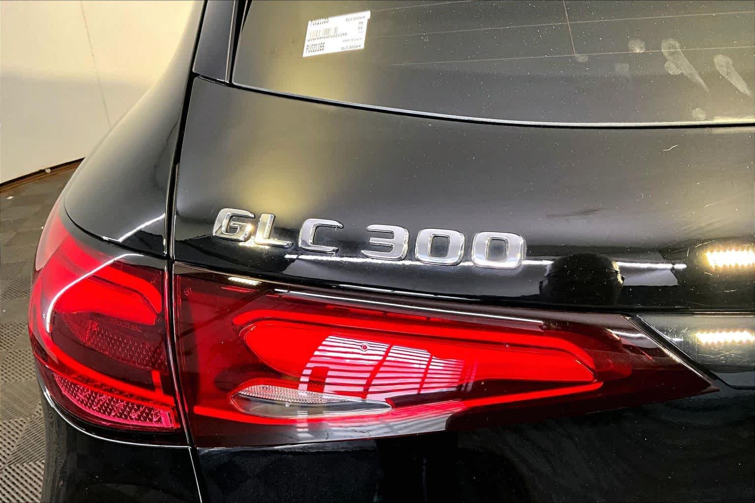 Used 2023 Black Mercedes-Benz GLC 300 image 33