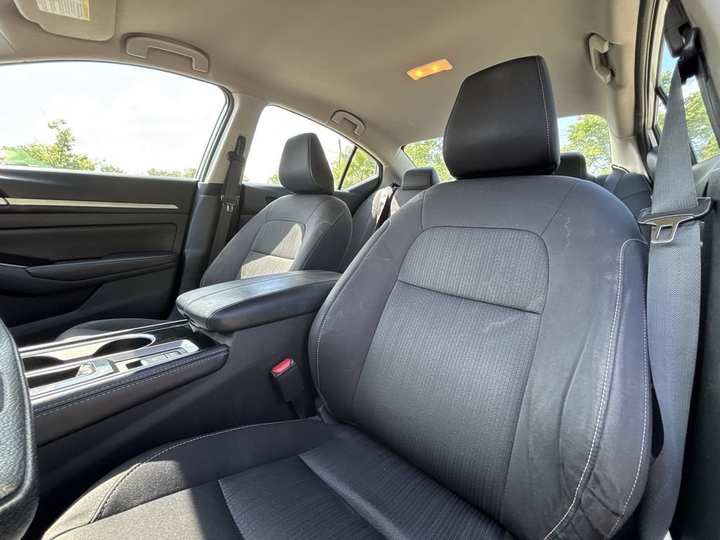 Used 2023 Silver Nissan 2.5 SV image 13