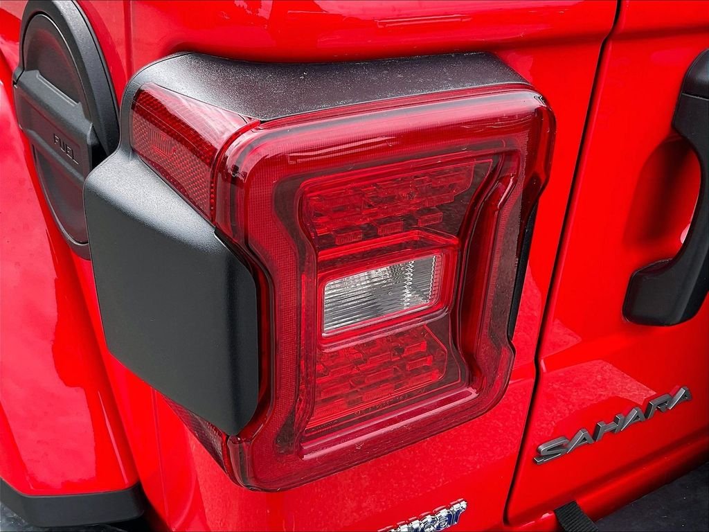 Used 2025 Firecracker Red Clearcoat Jeep Sahara image 31