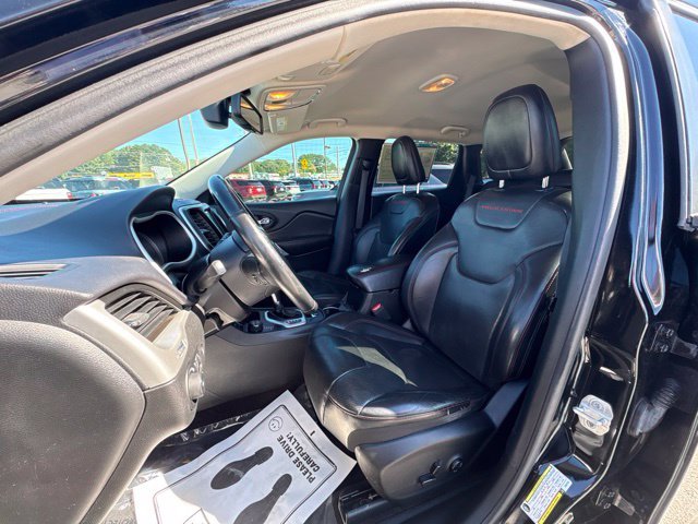 Used 2018 Diamond Black Jeep Trailhawk image 12