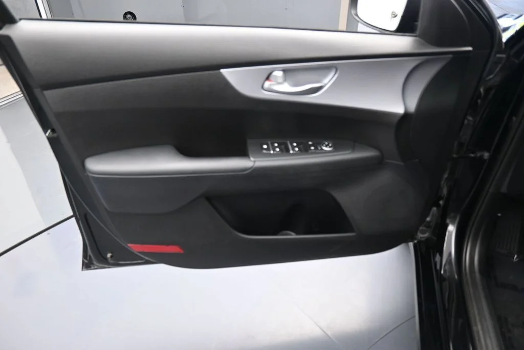 Used 2023 Aurora Black Pearl Kia LXS image 12
