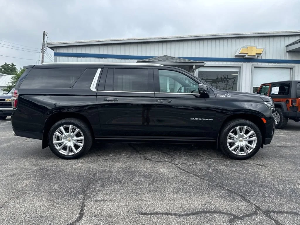 Used 2023 Black Chevrolet High Country image 11