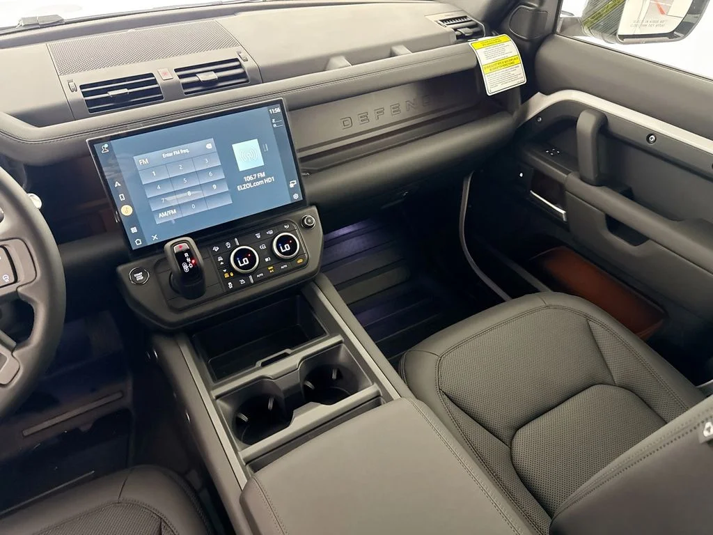 New 2026 Fuji White Land Rover X-Dynamic SE image 24
