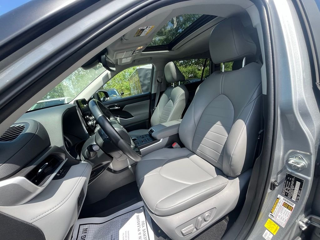 Used 2023 Silver Toyota XLE image 10