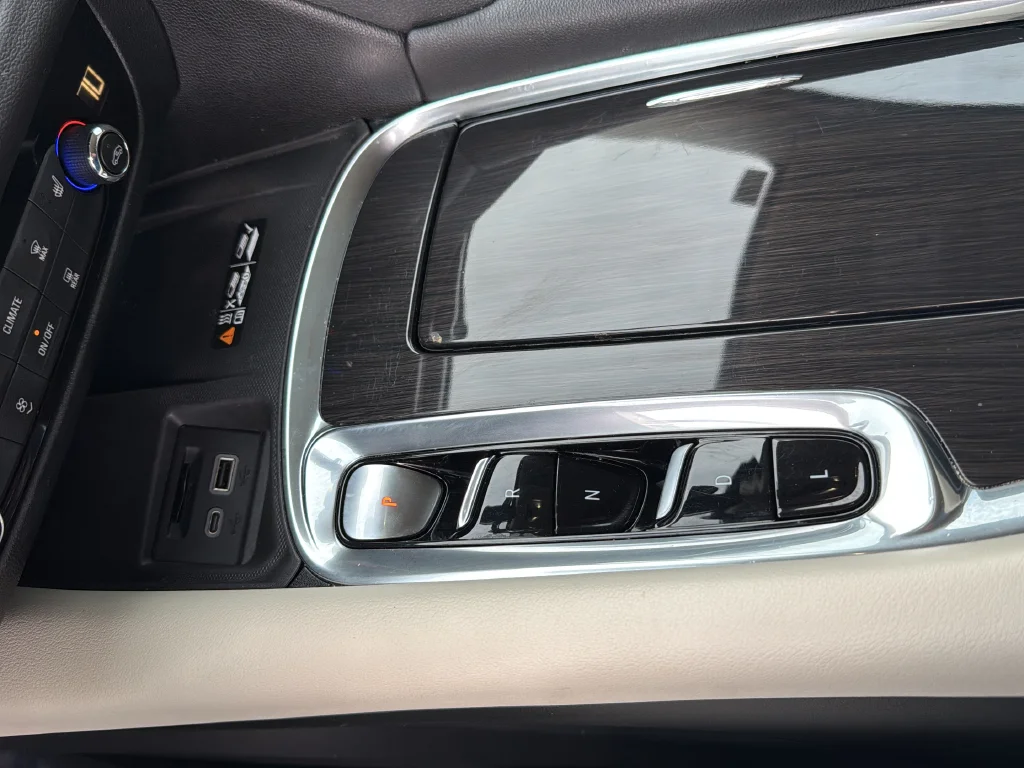Used 2023 White Buick Essence image 21