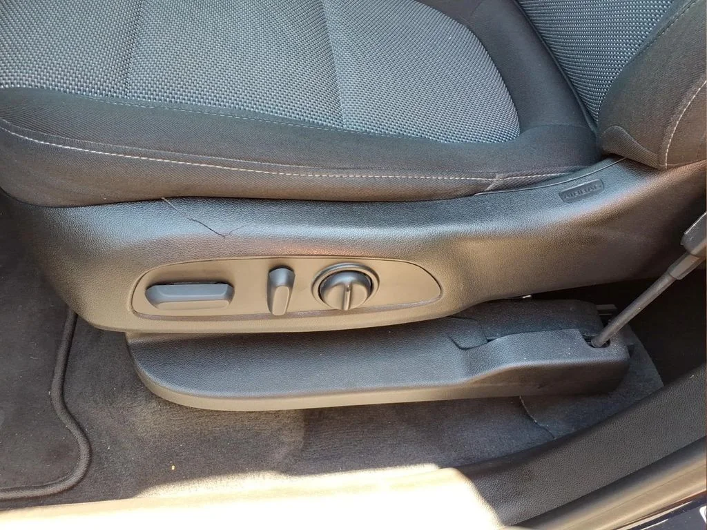 Used 2022 Blue Chevrolet LT image 18