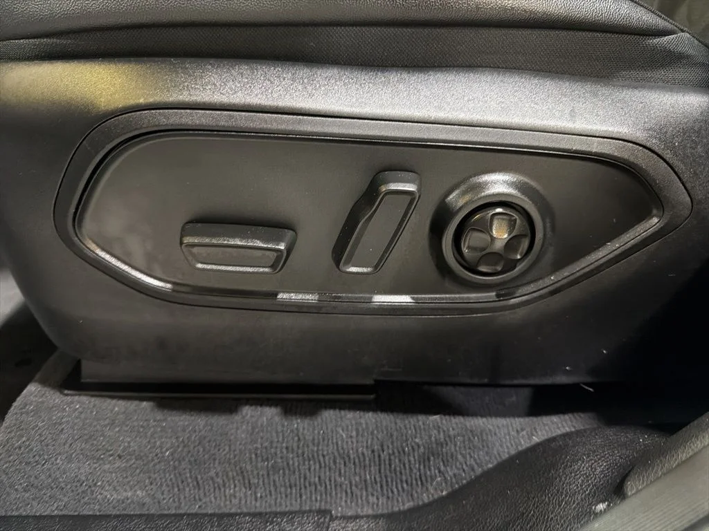 Used 2023 White Jeep Altitude X image 24
