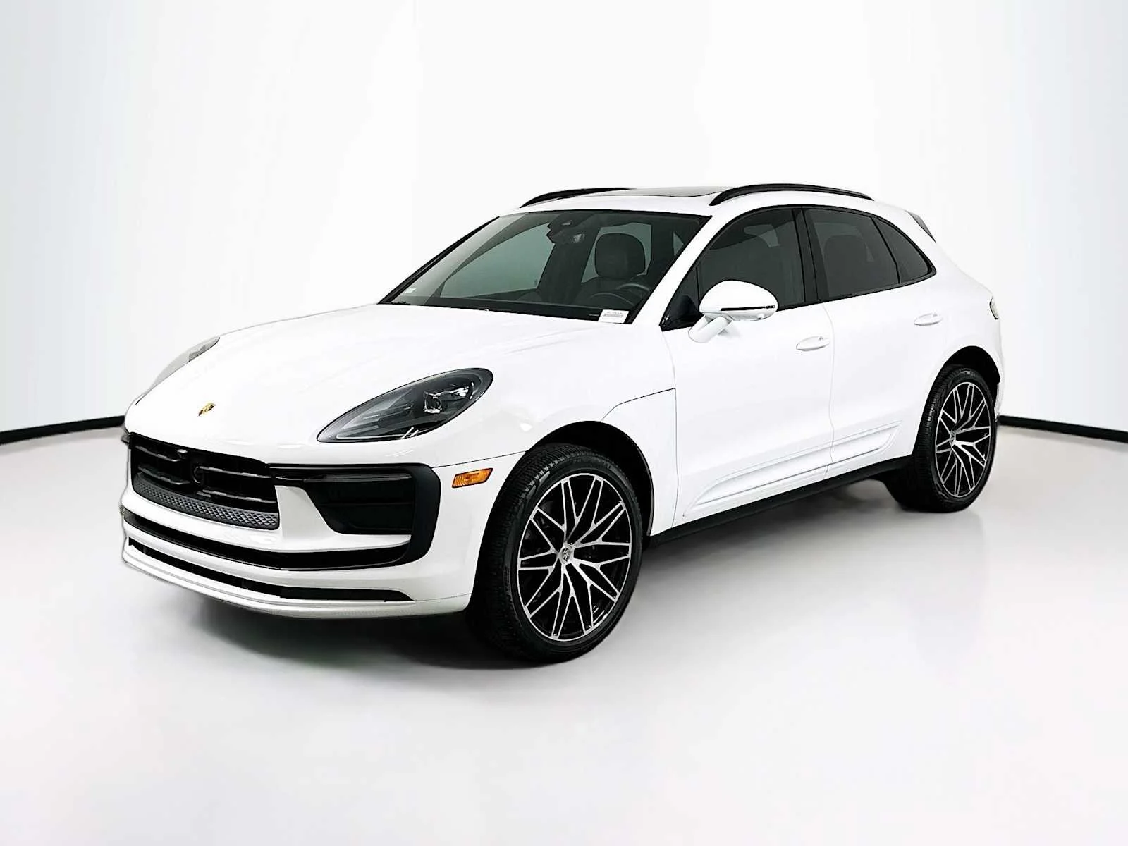 2025 Porsche Macan's photo